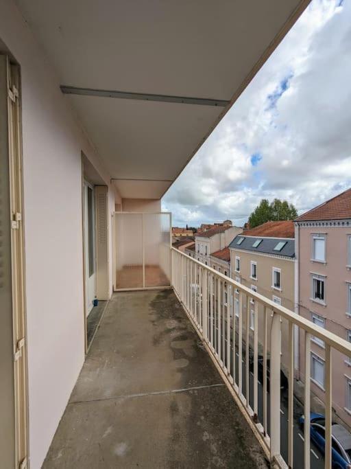 The Place To Be, Parking Gratuit Roanne Exterior photo